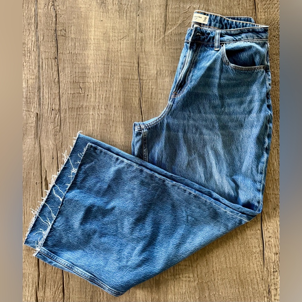 Abercrombie & Fitch The Wide Leg High Rise Curve Love Jean